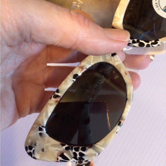NEW! Rare Astrid multi patterned polarized sunglasses - Picture 5 of 8